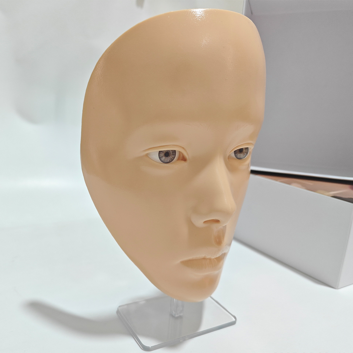 Белый цвет кожи, многоразовая  – обзор и цена Beauty Makeup Academy
